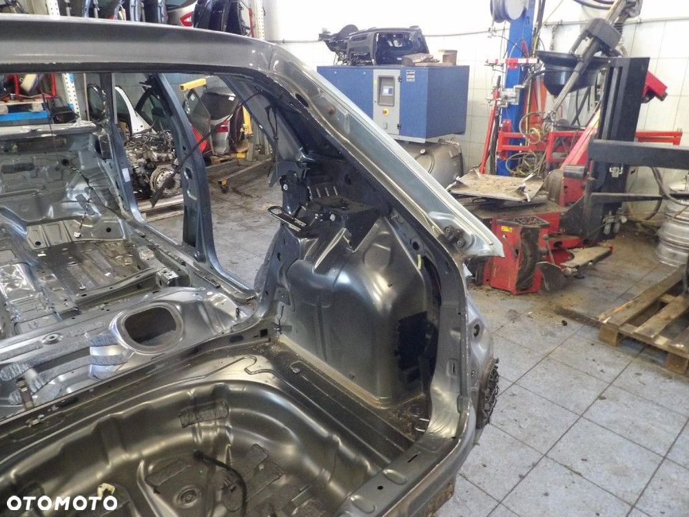 AUDI A3 8V HATCHBACK BŁOTNIK TYŁ PRAWY  LX7R - 3