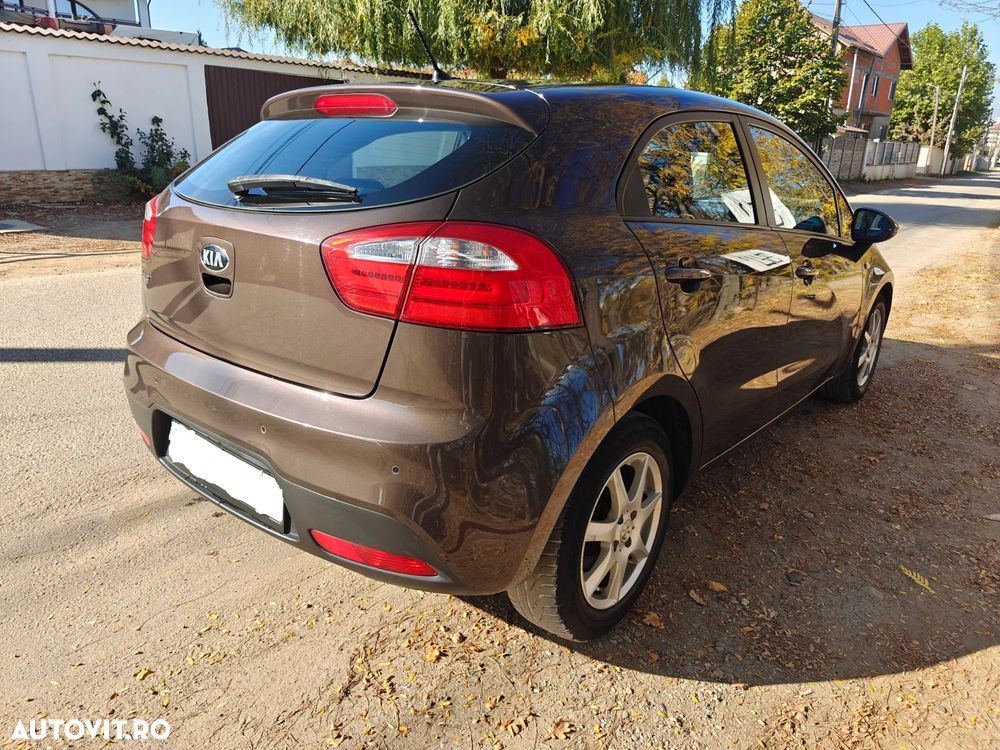 Kia Rio 1.2 Fifa World Cup Edition - 3