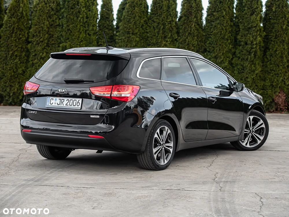 Kia Ceed 1.6 CRDi 136 ISG UEFA EURO 2016 - 13