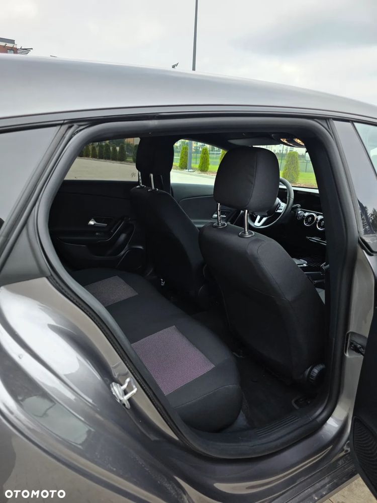 Mercedes-Benz CLA 180 d Shooting Brake 7G-DCT - 24