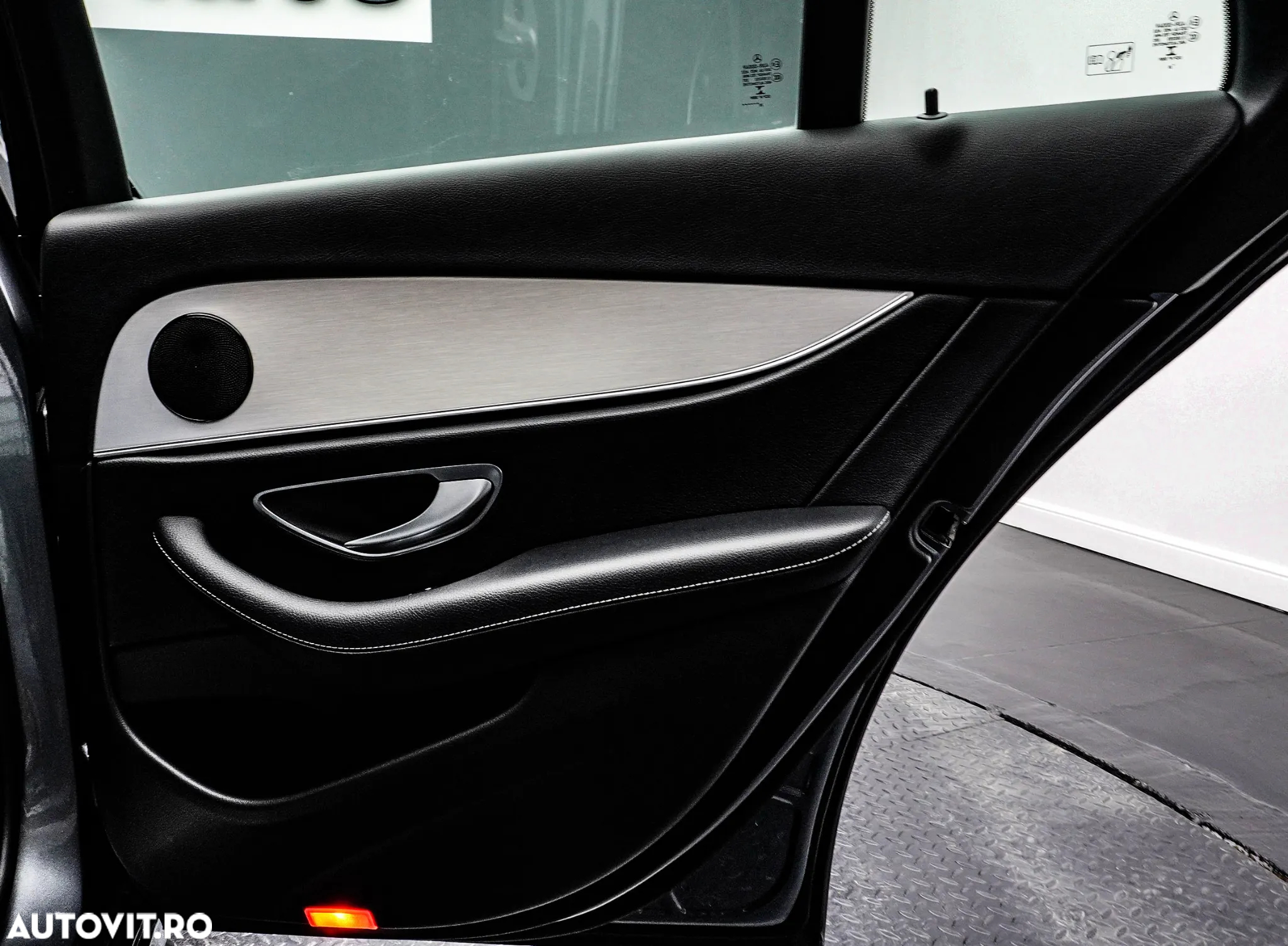 Mercedes-Benz E 300 Hybrid de T-Modell Aut. - 30