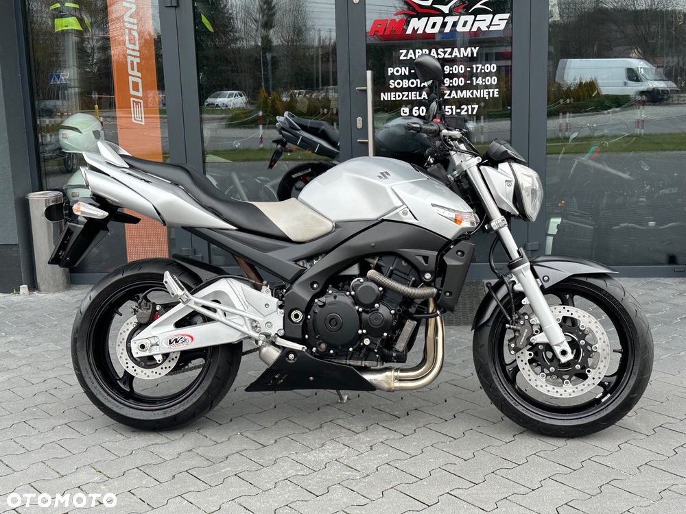 Suzuki GSR - 3