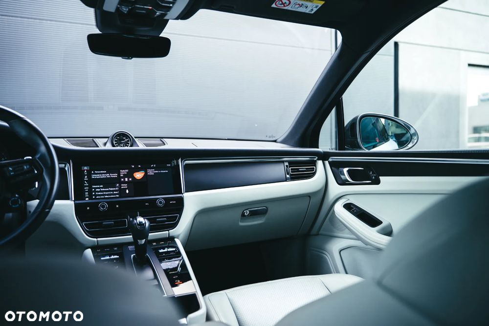 Porsche Macan T - 17