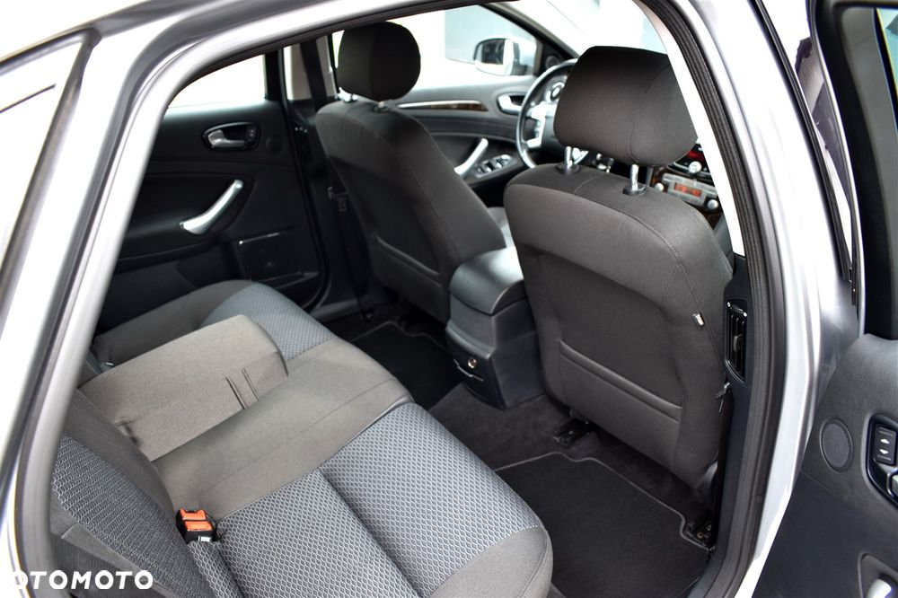 Ford Mondeo 2.0 Ghia X100 / X - 27