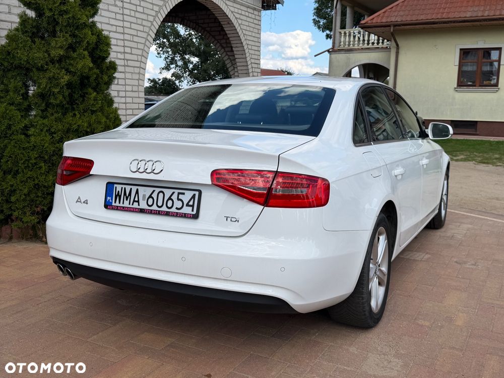 Audi A4 Limousine - 11