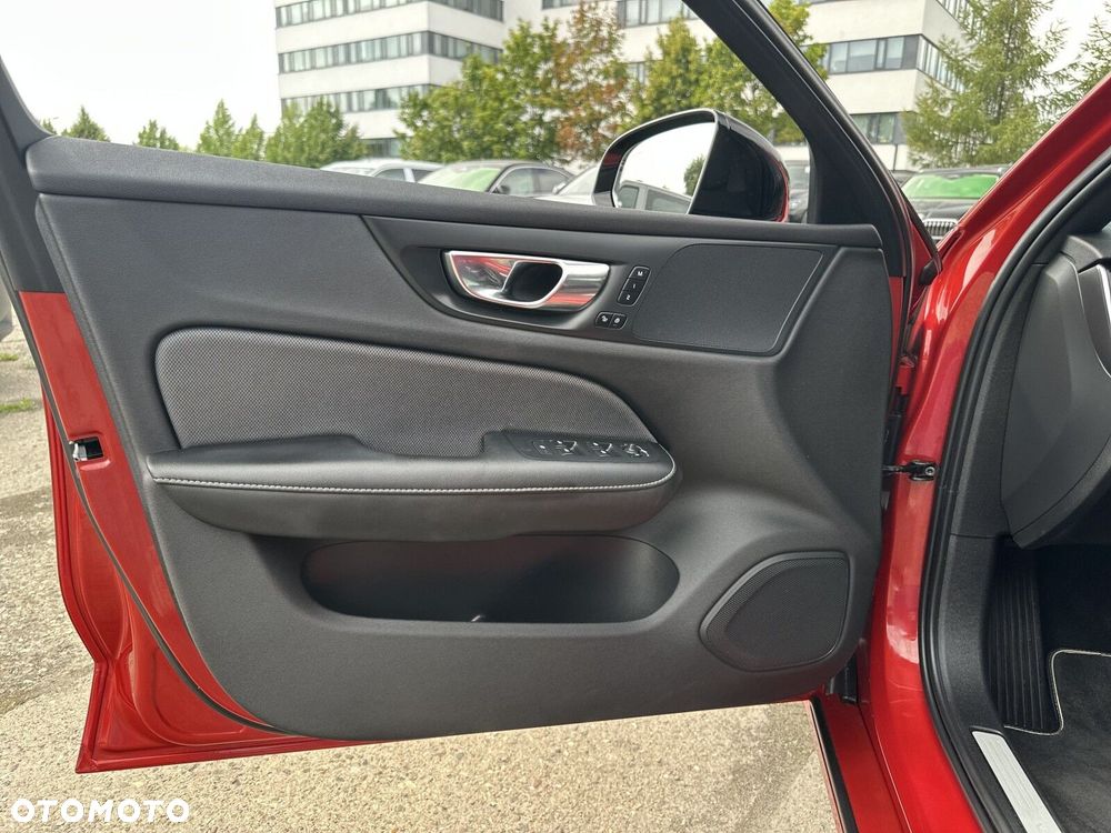 Volvo S60 B4 B R-Design - 11