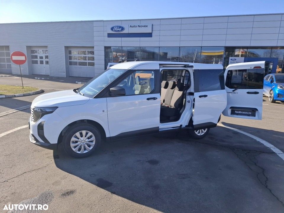 Ford Transit Courier - 11