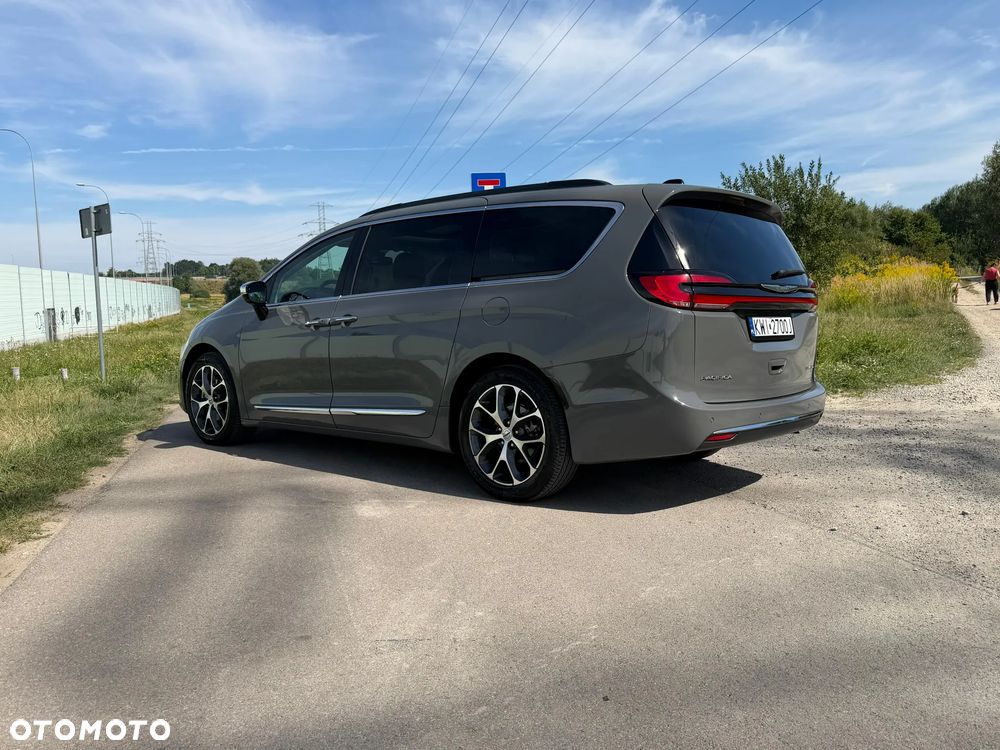 Chrysler Pacifica - 4