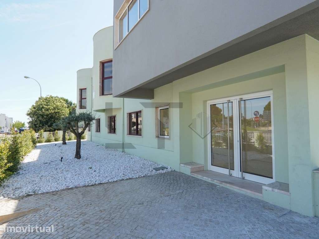 Prédio com Licença de Serviços para Arrendamento em Alfragide, Lisboa - Grande imagem: 3/60