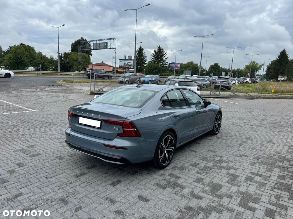 Volvo S60 B5 B AWD Plus Dark - 4