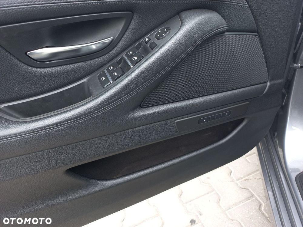BMW Seria 5 550i - 16