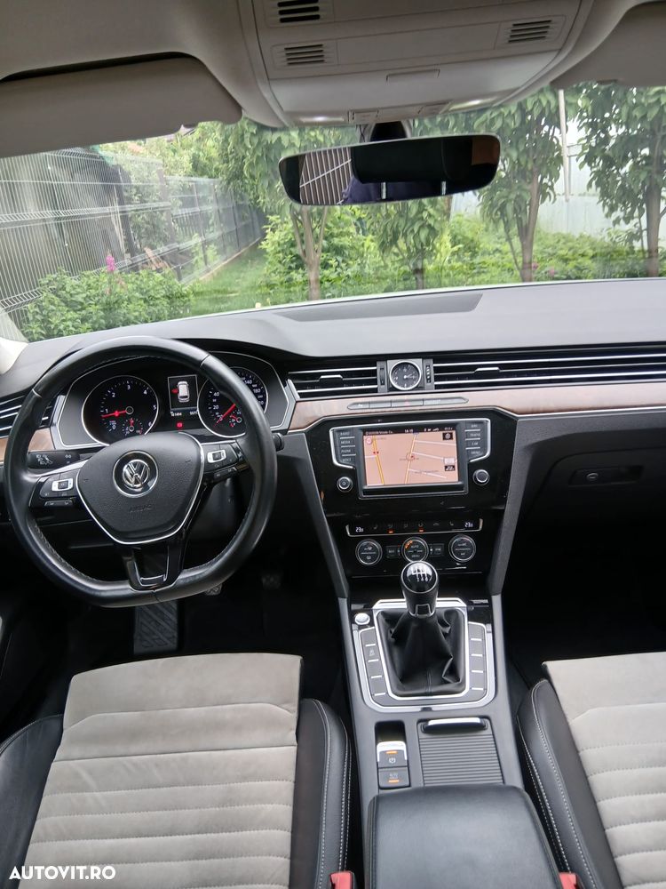 Volkswagen Passat 2.0 TDI Highline - 25