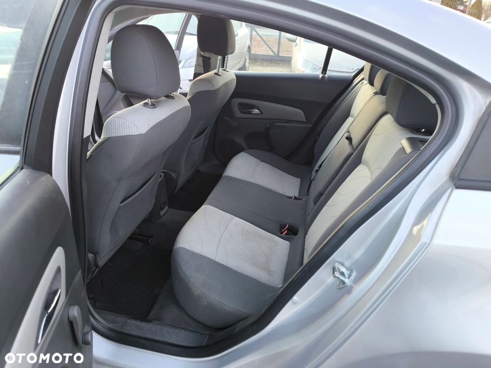 Chevrolet Cruze 1.6 LS - 19