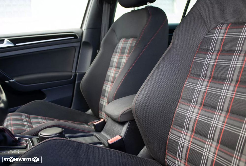 VW Golf 2.0 TSi GTi DSG - 37