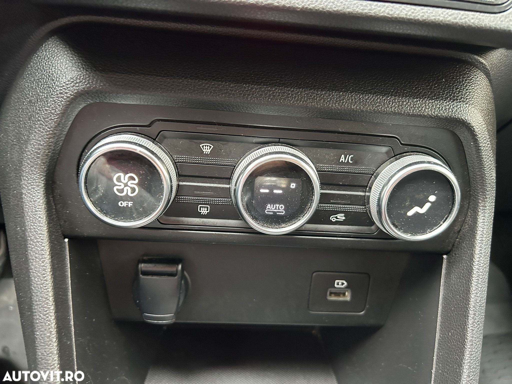 Dacia Logan TCe 90 Essential - 21