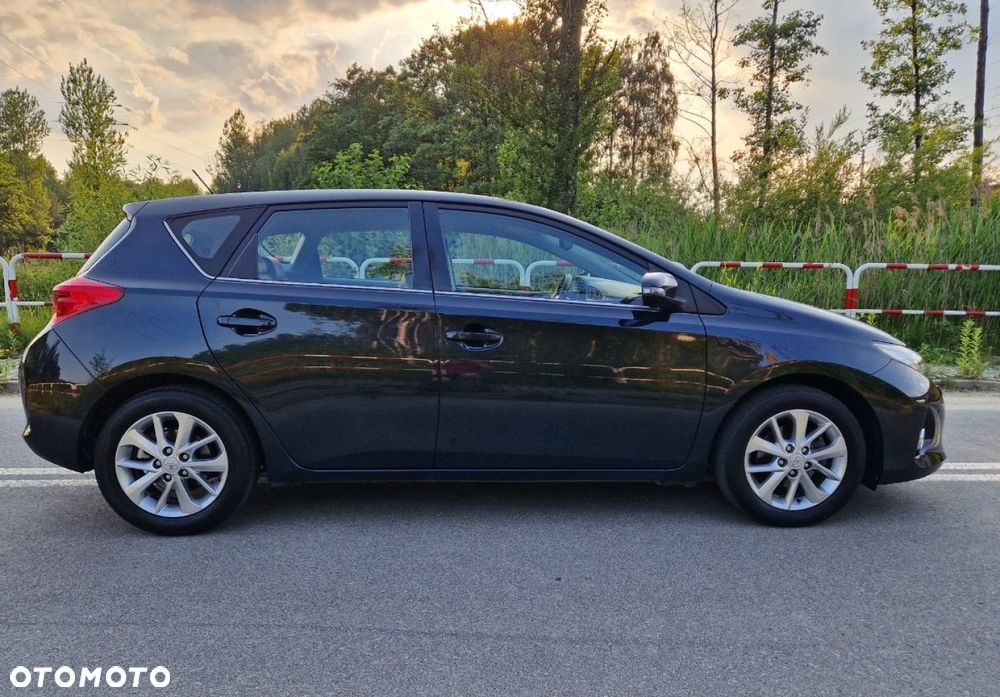 Toyota Auris 1.6 Executive - 10