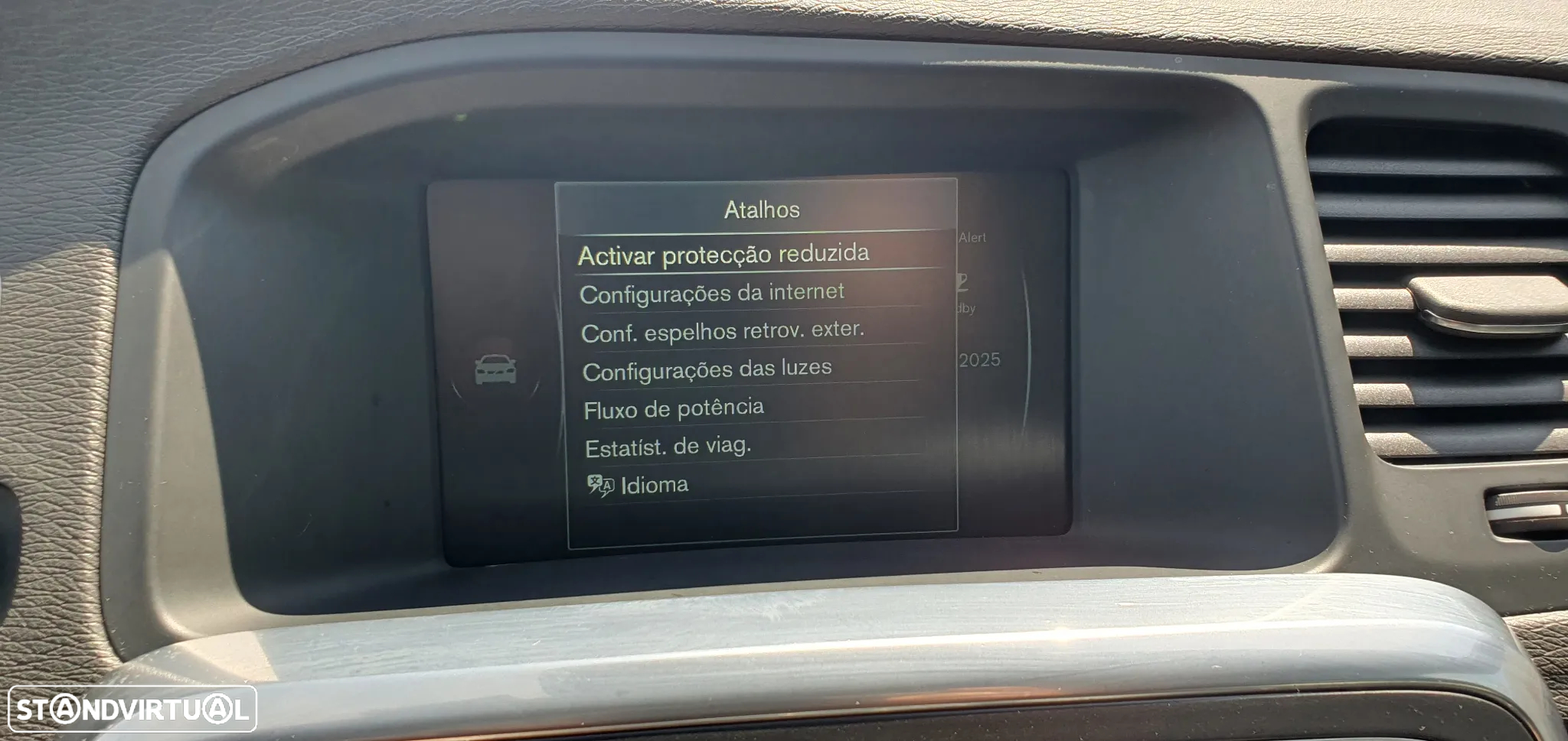 Volvo V60 2.4 D6 R-Design Mom.AWD Phev - 22