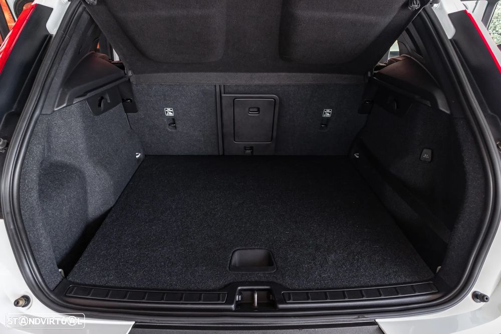 Volvo XC 40 2.0 D3 Momentum Plus Geartronic - 27