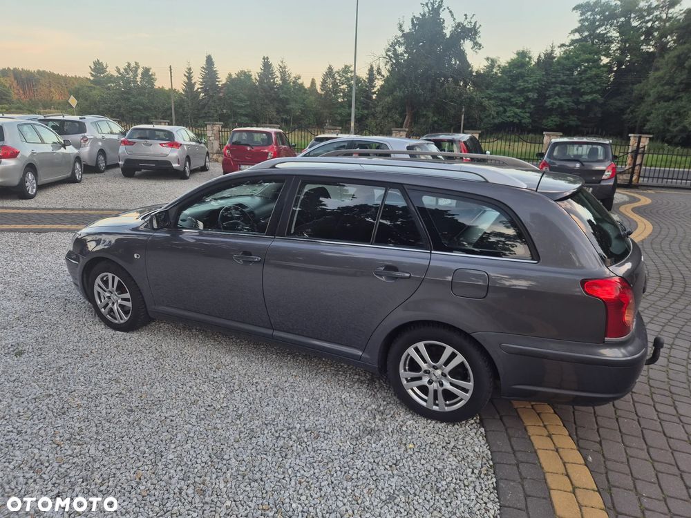 Toyota Avensis 1.8 VVT-i Combi Executive - 5