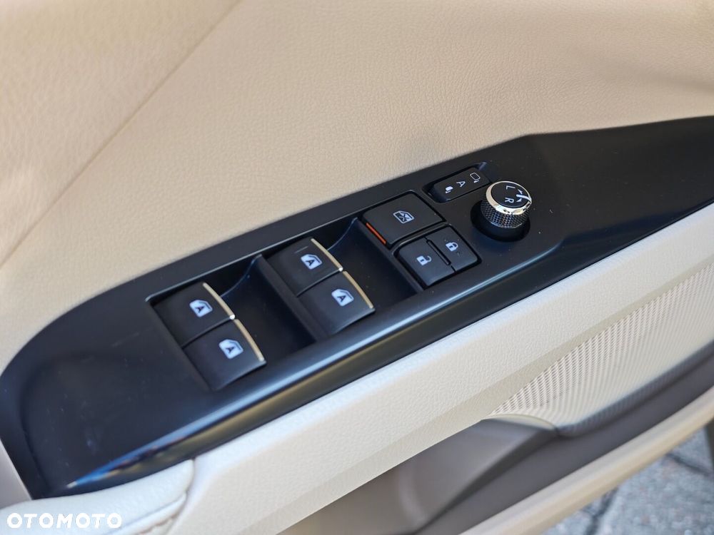 Toyota Camry 2.5 Hybrid Executive CVT - 22