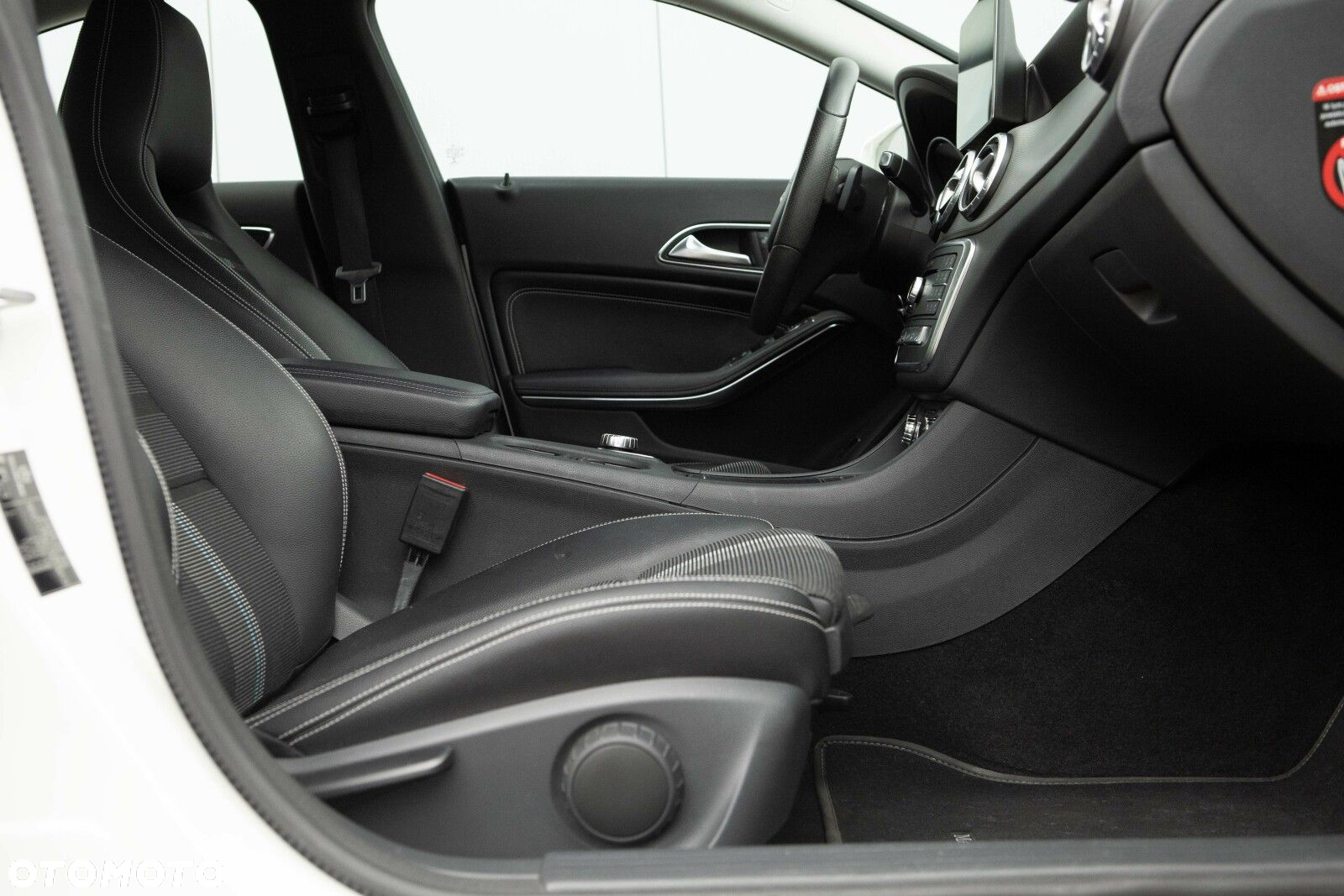 Mercedes-Benz CLA 180 7G-DCT - 26