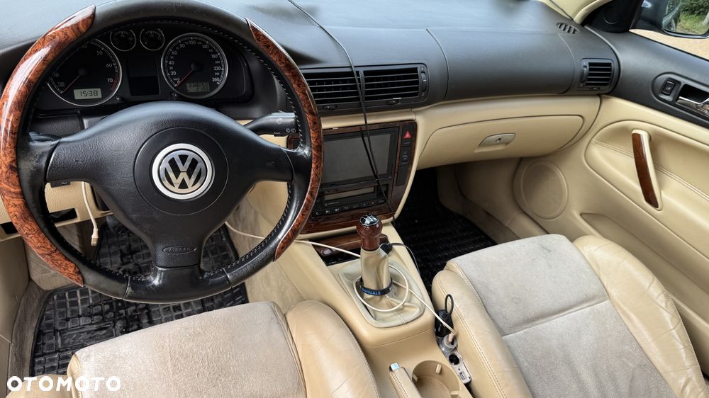 Volkswagen Passat 2.8 V6 4Mot Highline - 10