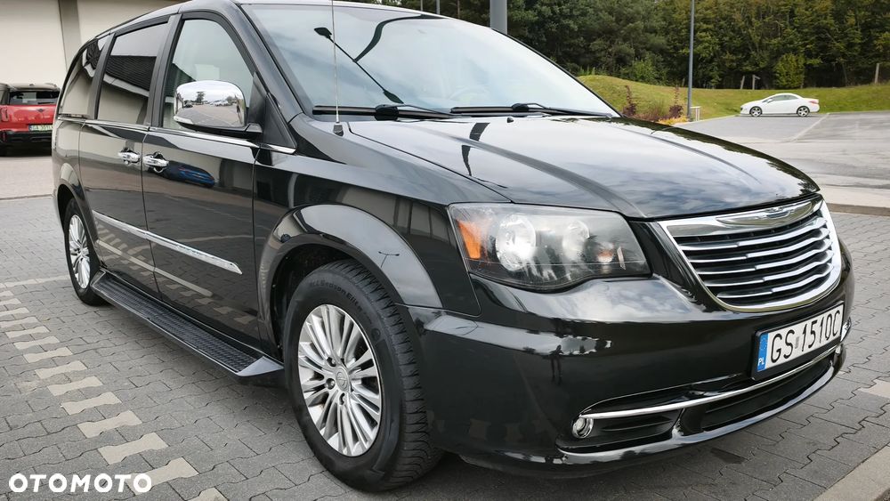 Chrysler Town & Country 3.6 Limited - 13