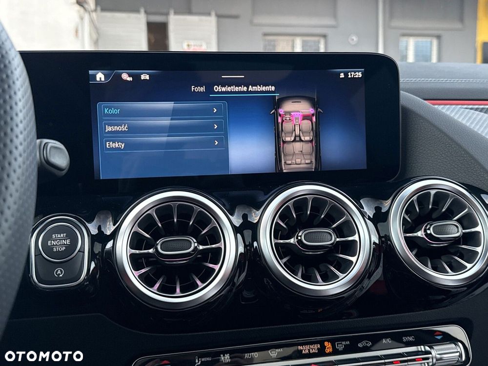 Mercedes-Benz GLA - 28