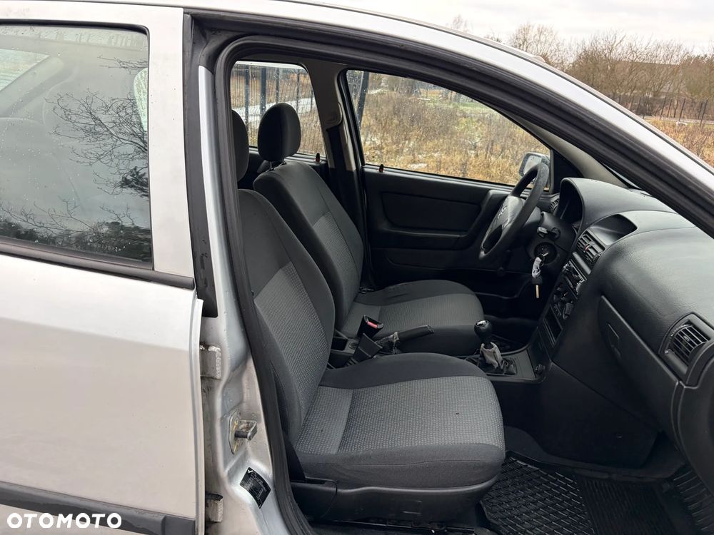 Ford Focus 1.6 Ambiente EU5 - 17