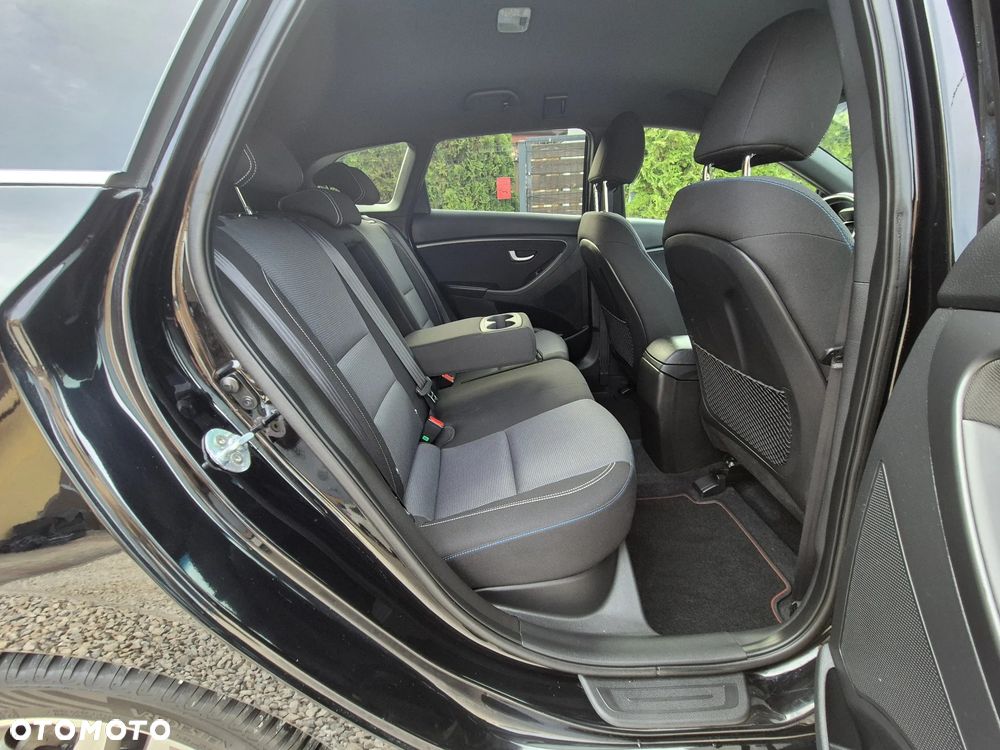 Hyundai i30 blue Kombi 1.6 GDi Passion - 31