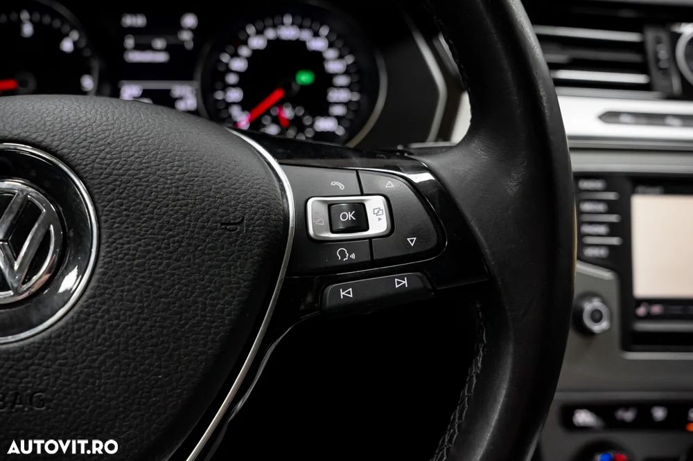 Volkswagen Passat 2.0 TDI SCR (BlueMotion Tech) 4Motion D Highline - 35