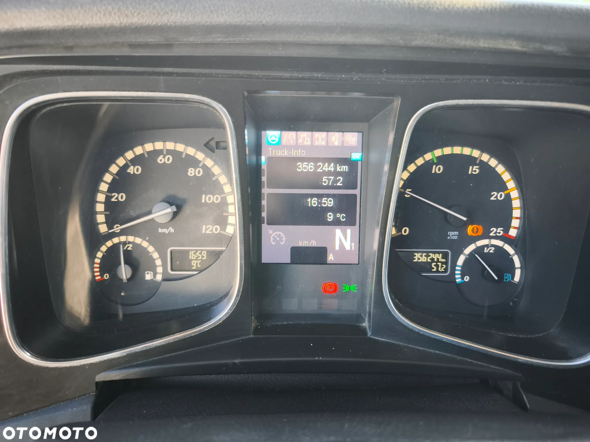 Mercedes-Benz ACTROS - 14
