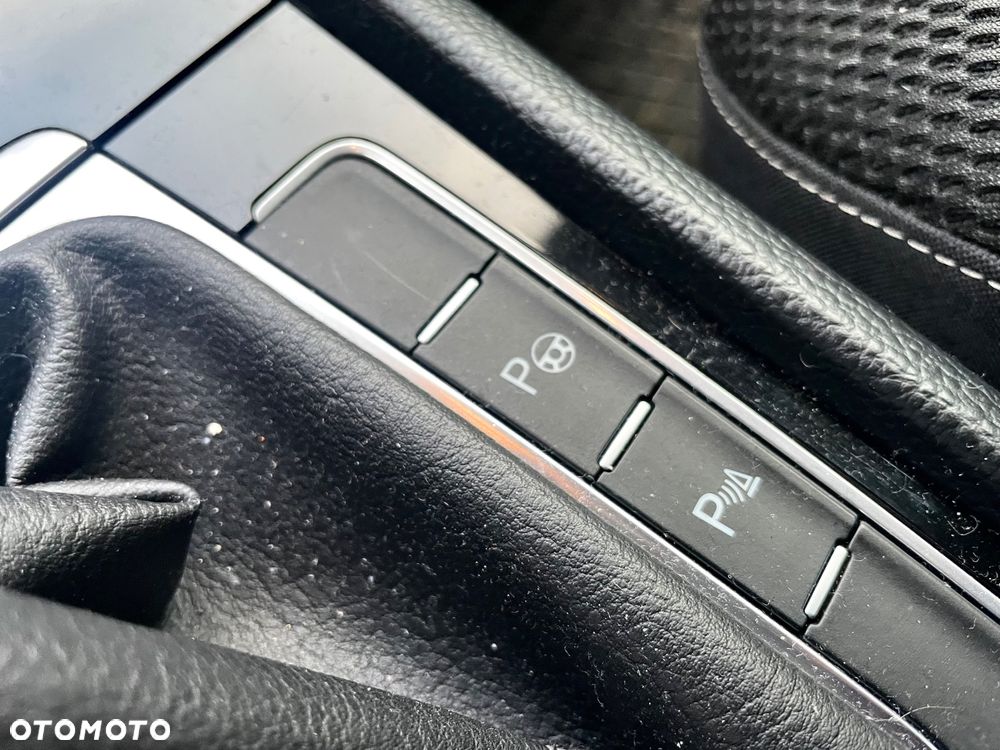 Volkswagen Golf 1.6 TDI BlueMotion Technology Cup - 19