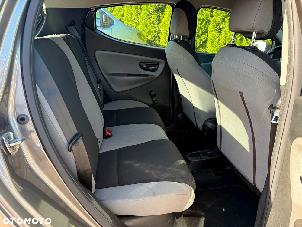 Lancia Ypsilon 1.2 8V Gold - 9