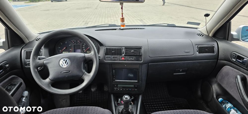 Volkswagen Golf 1.9 TDI Highline - 12