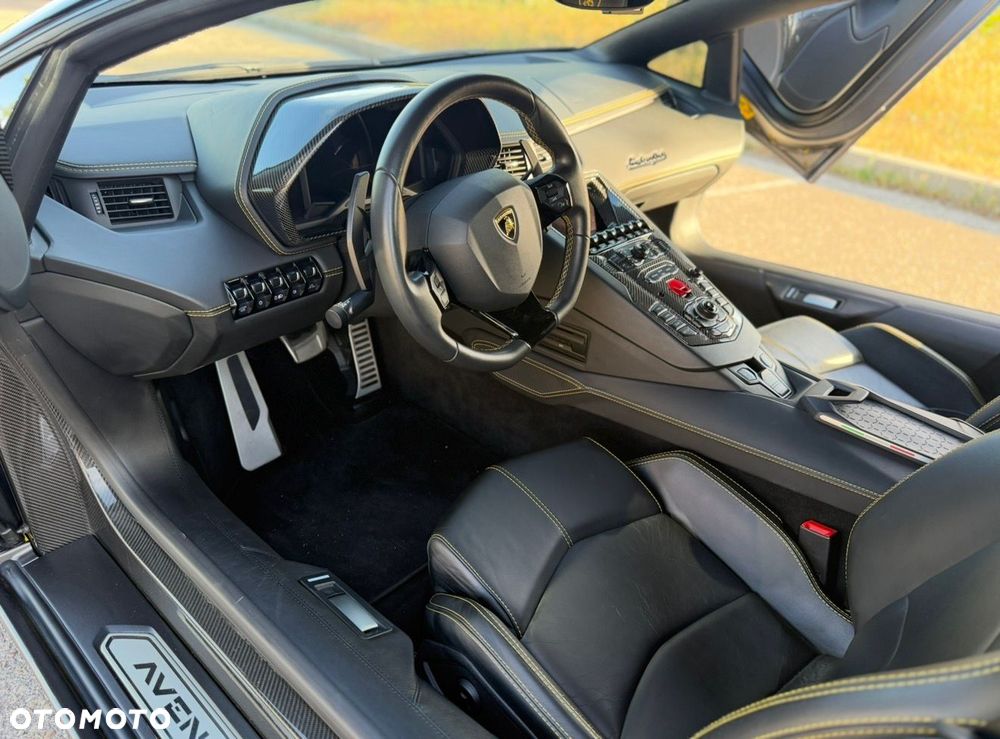 Lamborghini Aventador - 8