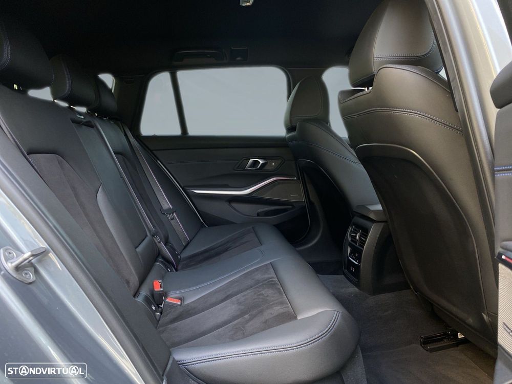 BMW 330 e Pack Desportivo M Pro Auto — fotografia 19