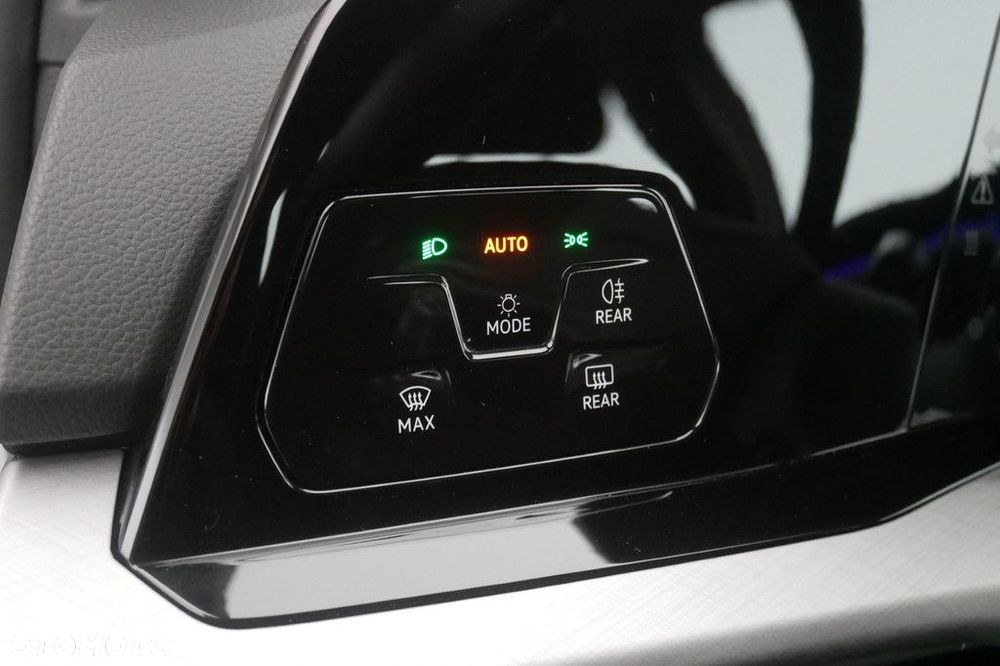 Volkswagen Golf - 22