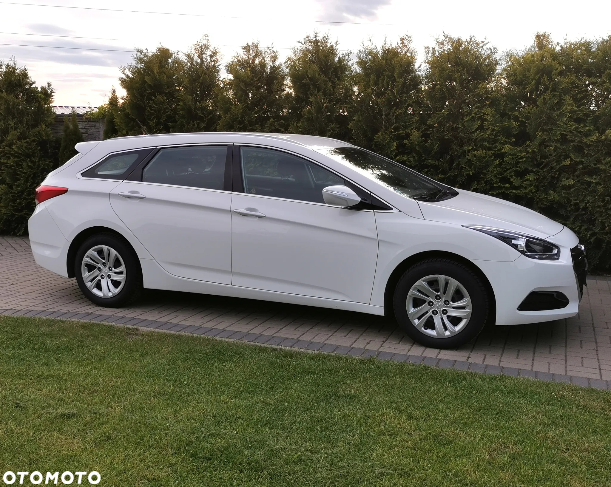 Hyundai i40 Kombi blue 1.6 Family - 7