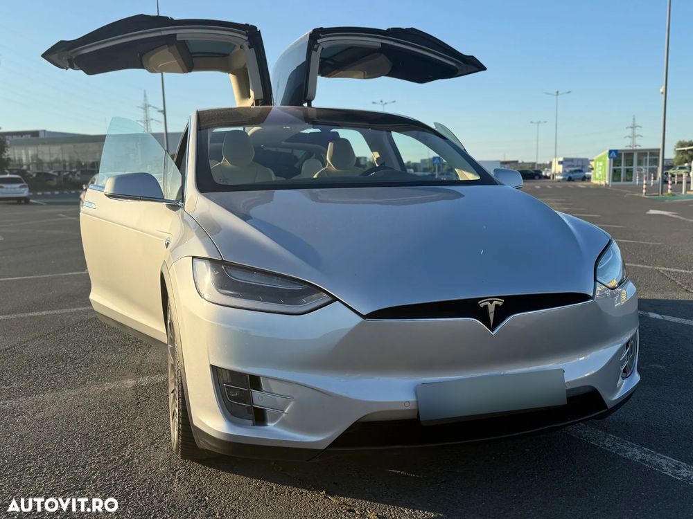 Tesla Model X - 1