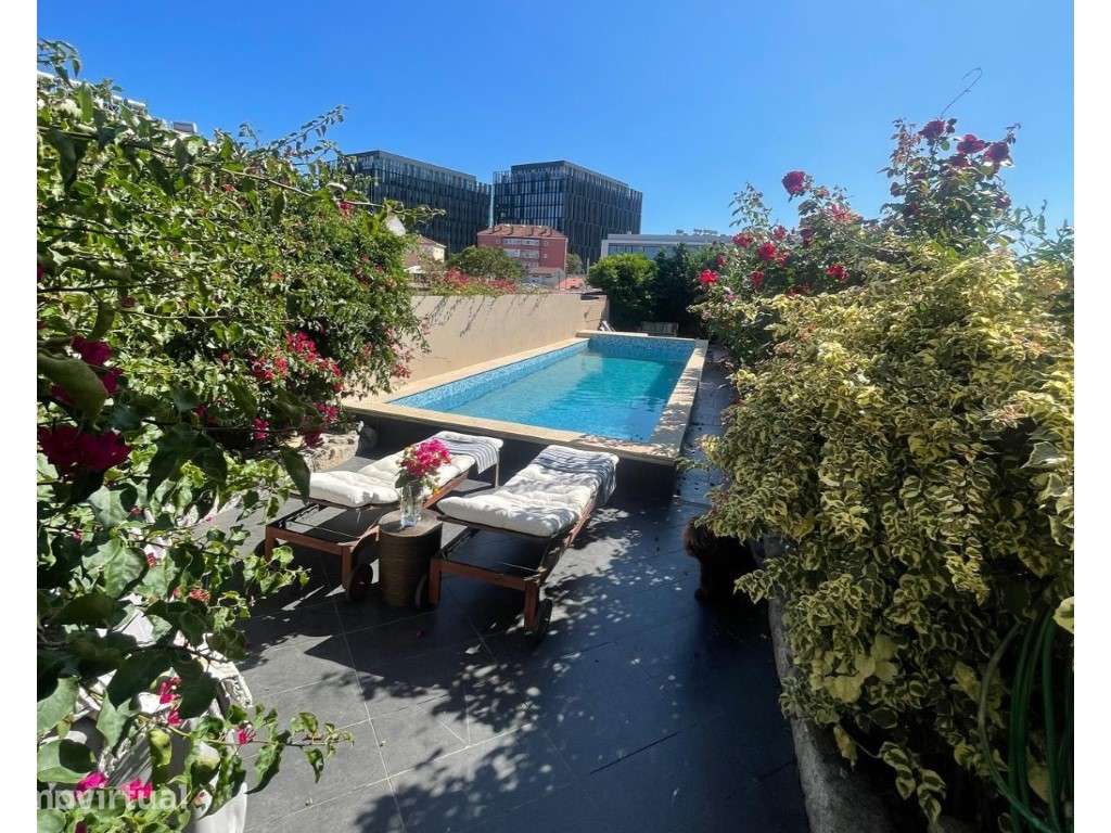 Moradia T2 totalmente renovada, com piscina privada e jardim - Grande imagem: 2/13