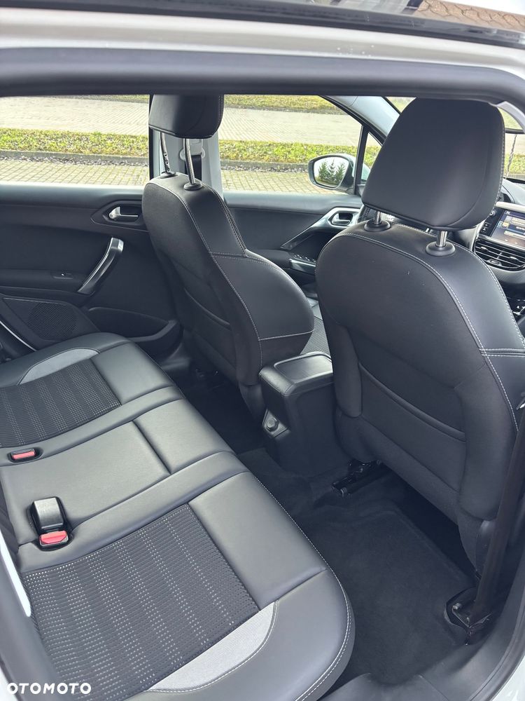 Peugeot 2008 1.2 Pure Tech Allure S&S - 7