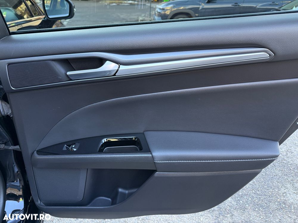 Ford Mondeo 2.0 HEV Titanium - 27