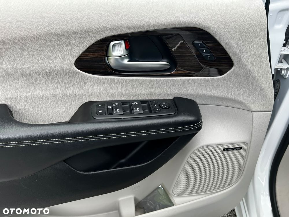 Chrysler Pacifica - 24