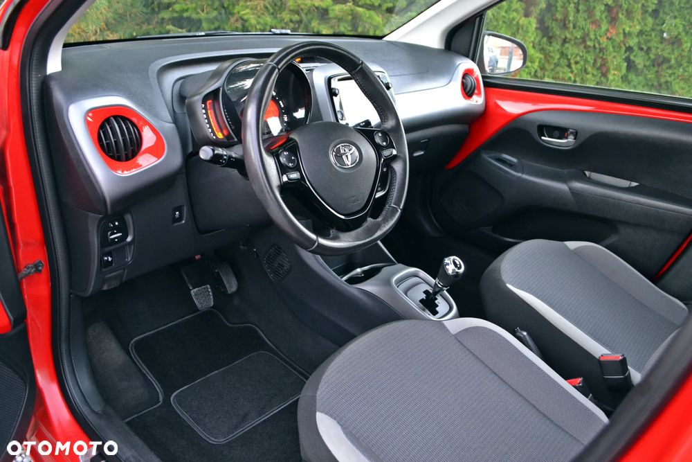 Toyota Aygo x.shift x-play connect - 17
