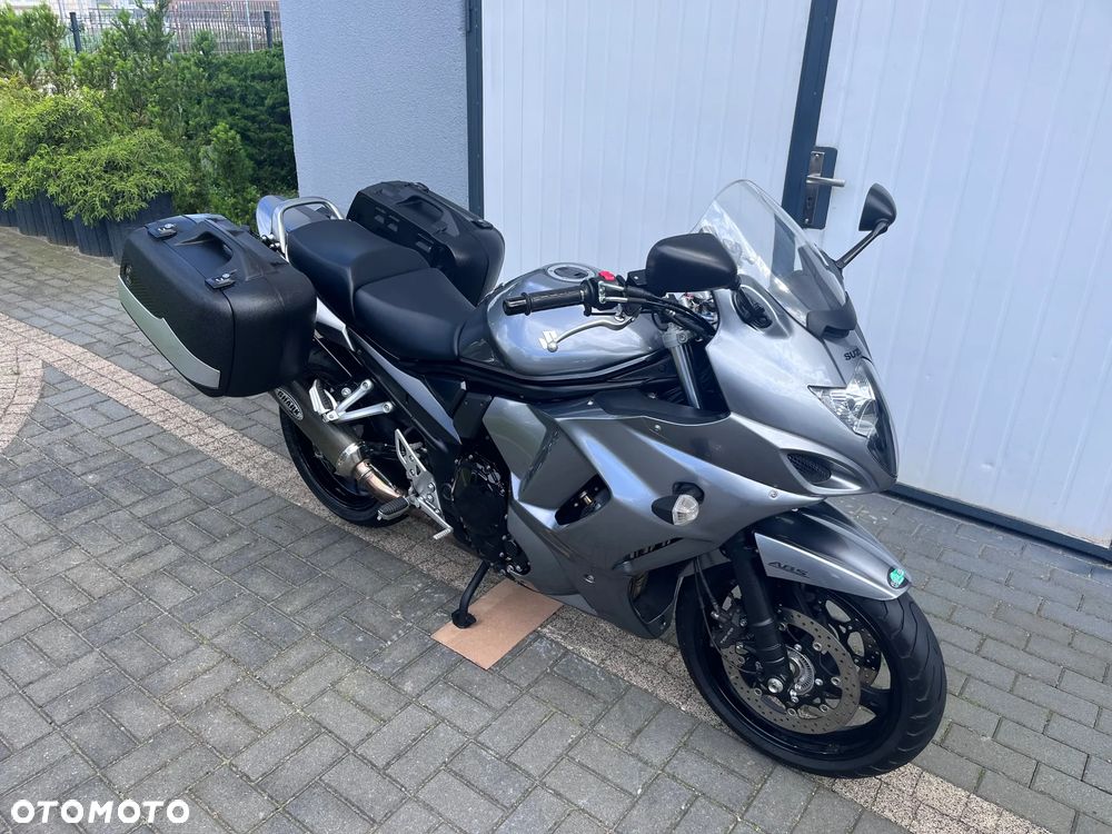 Suzuki GSX - 24