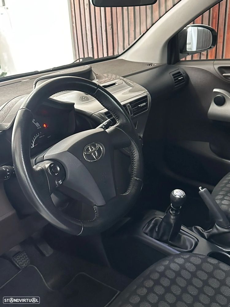 Toyota iQ 1.0 VVT-i Essential+AC - 2