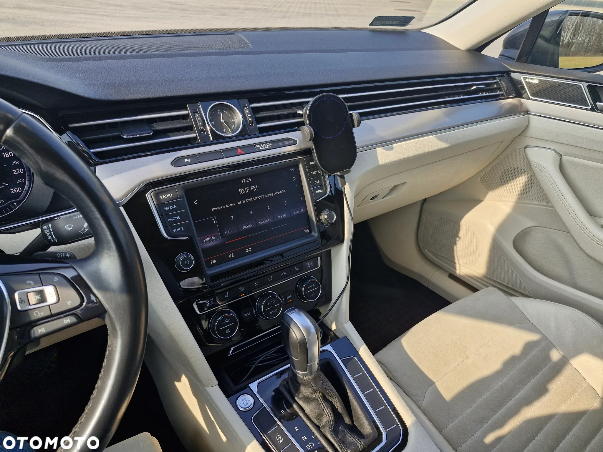 Volkswagen Passat - 16