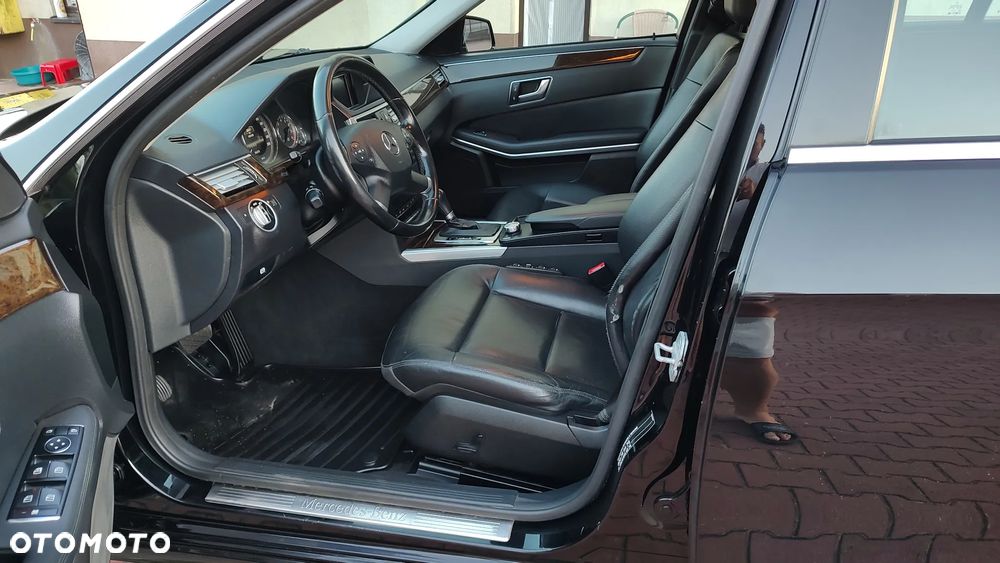 Mercedes-Benz Klasa E 200 NGT BlueEffICIENCY Elegance - 6
