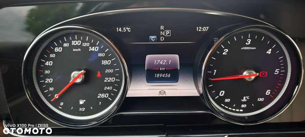 Mercedes-Benz Klasa E 220 d 4-Matic 9G-TRONIC - 21